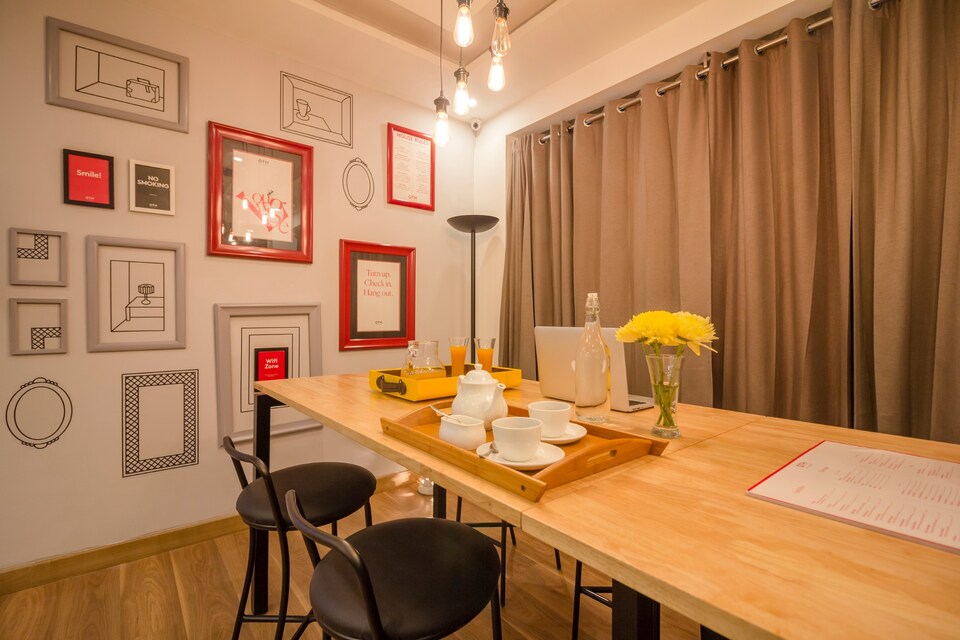 OYO Townhouse 1087 Aerosky Deluxe Near Dwarka Sector 13 Metro Station, Dwarka Delhi, Delhi