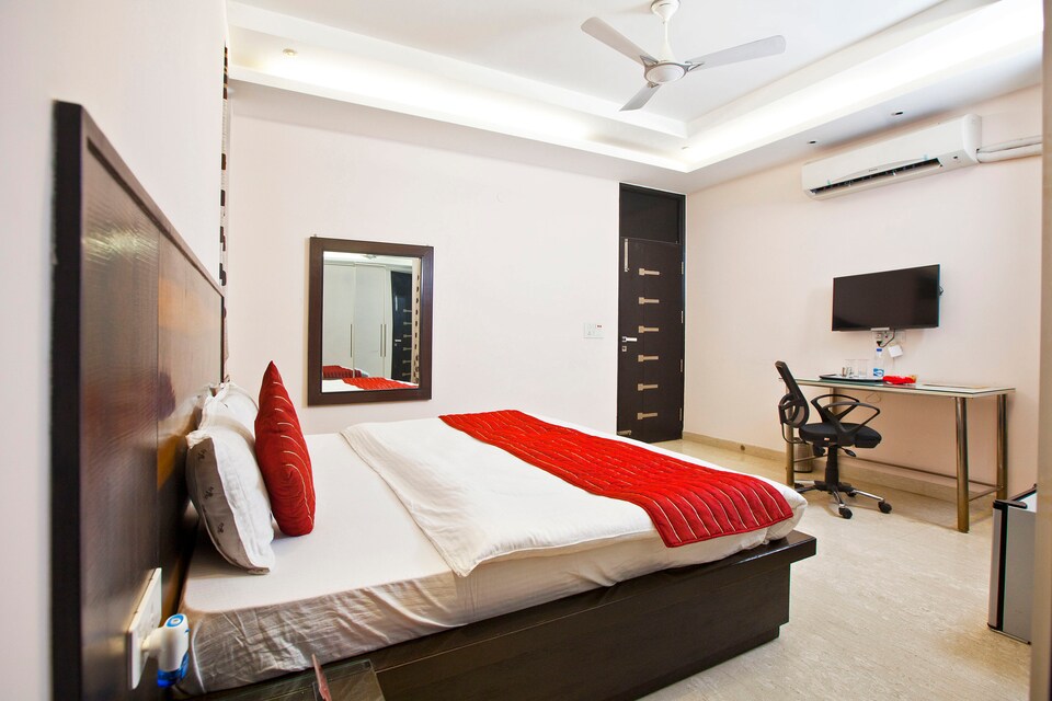 OYO Rooms 020 Noida Sector 44, Noida Expressway SEZ, Noida