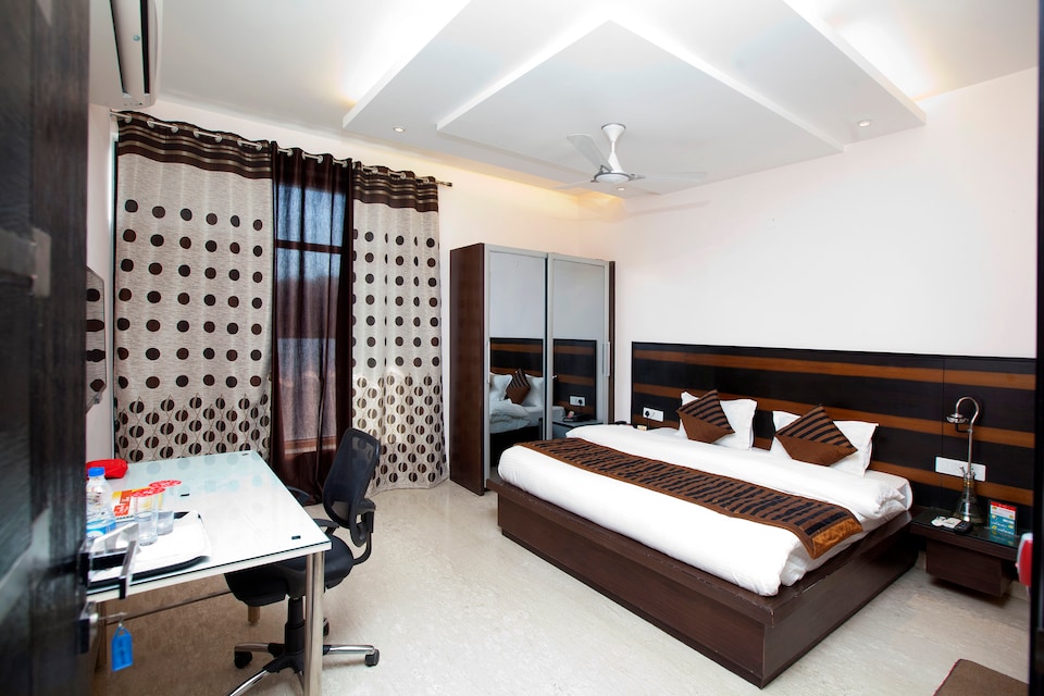 OYO Rooms 020 Noida Sector 44, Noida Expressway SEZ, Noida