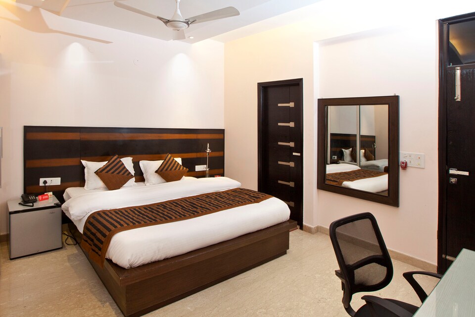 OYO Rooms 020 Noida Sector 44, Noida Expressway SEZ, Noida