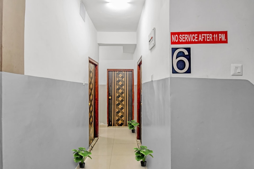 OYO Hotel Luxury Stay, VIP Road Kolkata, Kolkata
