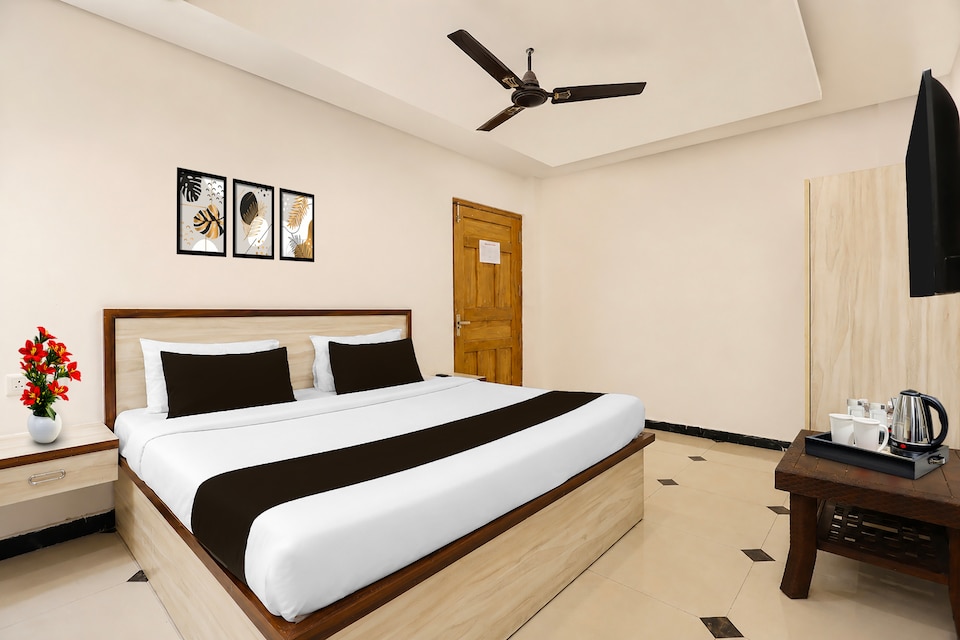 Super Hotel O Gorakhpur Railway Junction Road Golghar Formerly RR Inn, Golghar, Gorakhpur