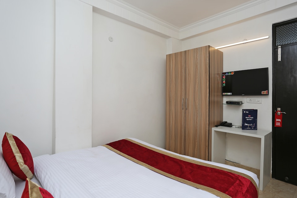 OYO 11953 Galaxy Residency, Chhatarpur Delhi, Delhi