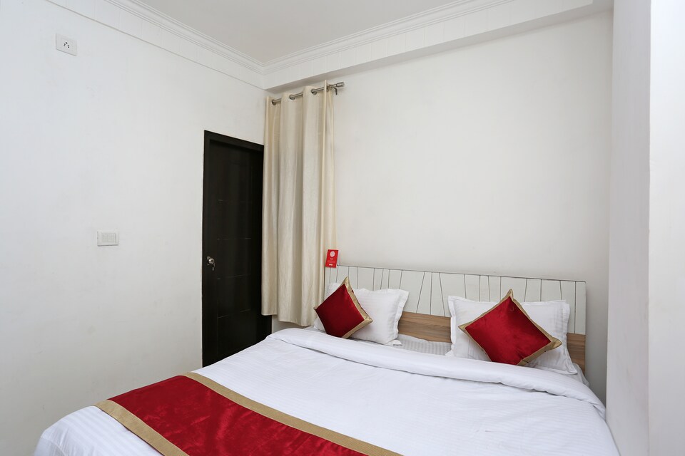 OYO 11953 Galaxy Residency, Chhatarpur Delhi, Delhi