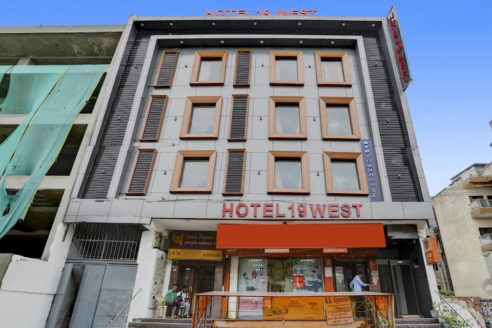 Townhouse West Near Udyog Nagar Metro Station, Paschim Vihar Delhi, Delhi