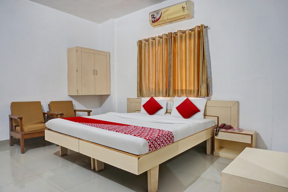 Hotel O Sharanbasweshwar Executive Lodge, Baramati, Baramati