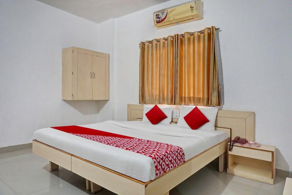 Hotel O Sharanbasweshwar Executive Lodge, Baramati, Baramati