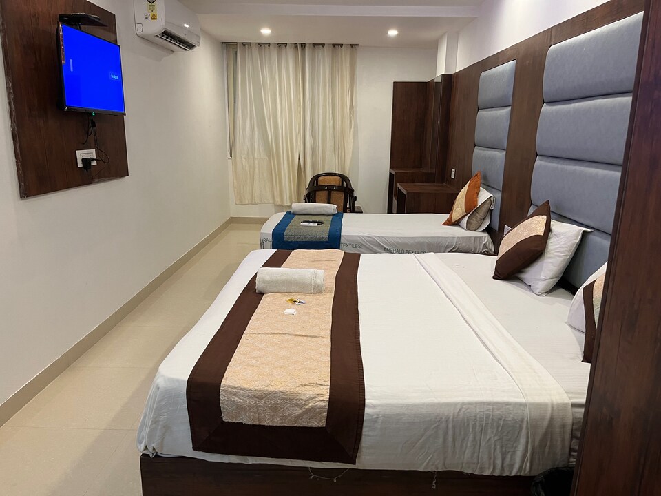 Live on DEL4338, Airport Delhi, Delhi Transit