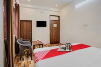 OYO Hotel Nirvan Near Jahangirpuri Metro Station