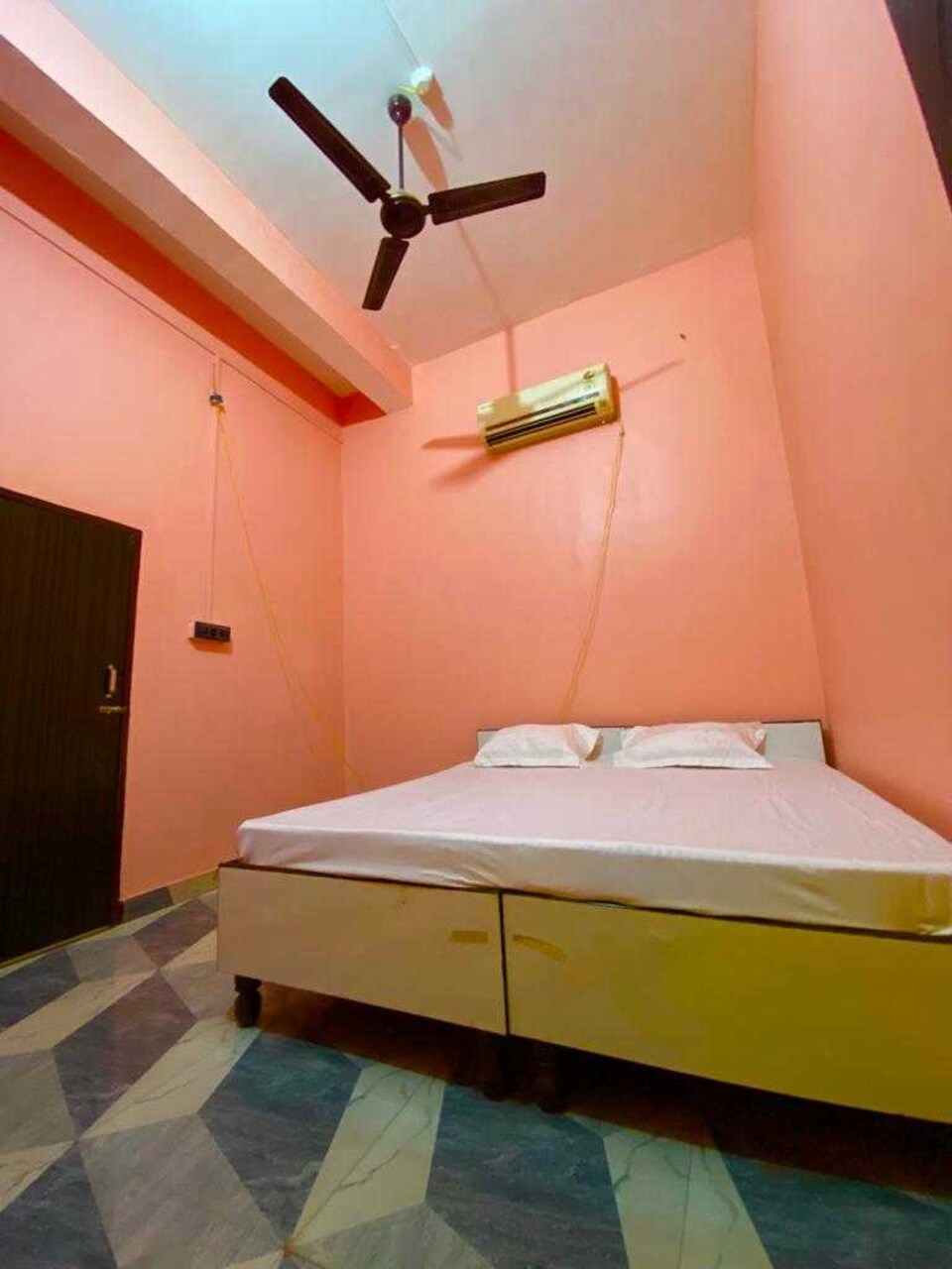 OYO 92453 Sunrise Hotel & Restaurant , Meerut, Meerut