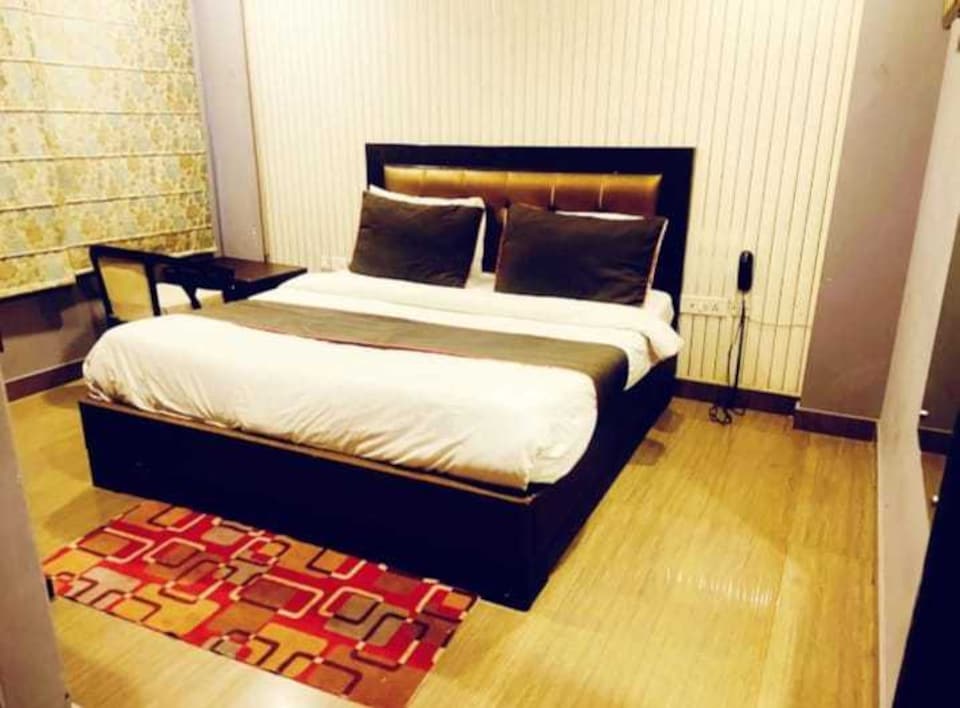 OYO Home B Three Near Dlf Avenue Saket, Saket Delhi, Delhi