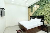 OYO Hotel Golden Crown