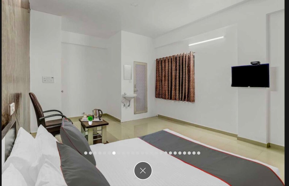 OYO 92612 Hotel Vijit Palace, Adajan, Surat