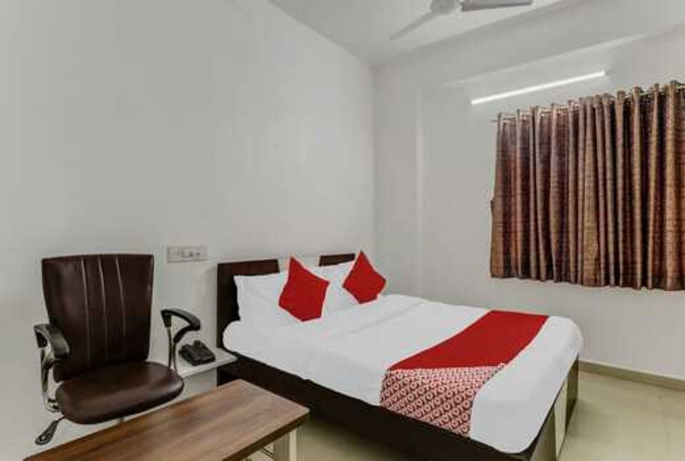 OYO 92612 Hotel Vijit Palace, Adajan, Surat