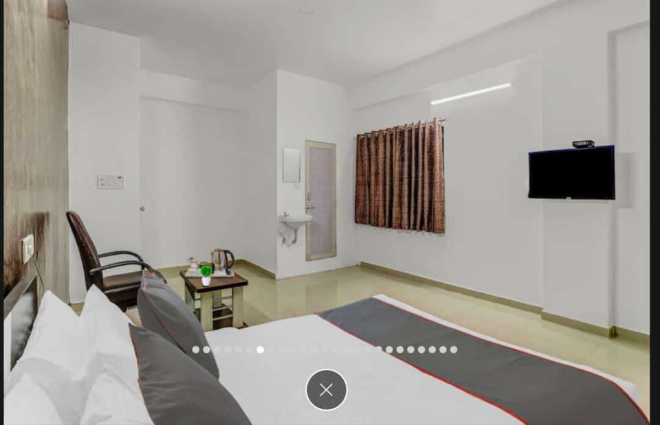 OYO 92612 Hotel Vijit Palace, Adajan, Surat