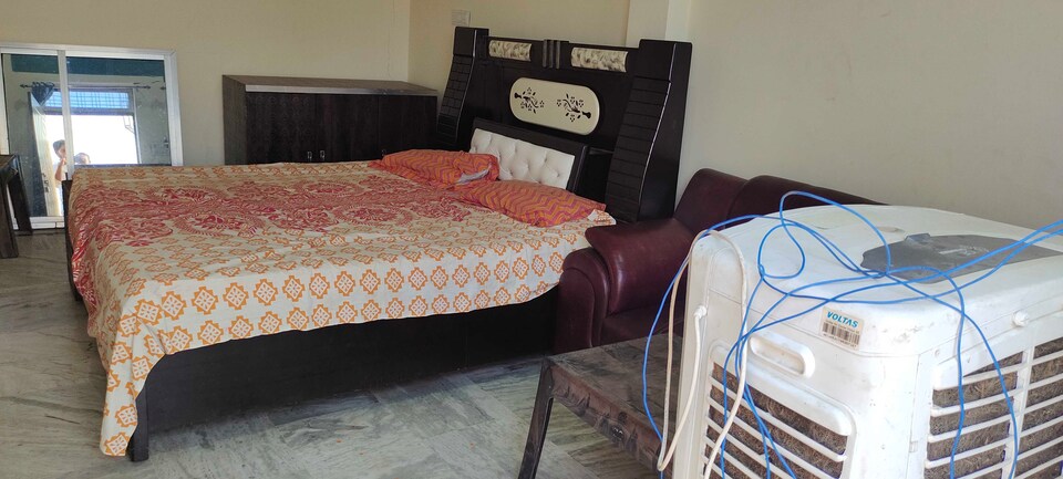 OYO Upwan Hotel And Restaurant, Bharwari, Bharwari