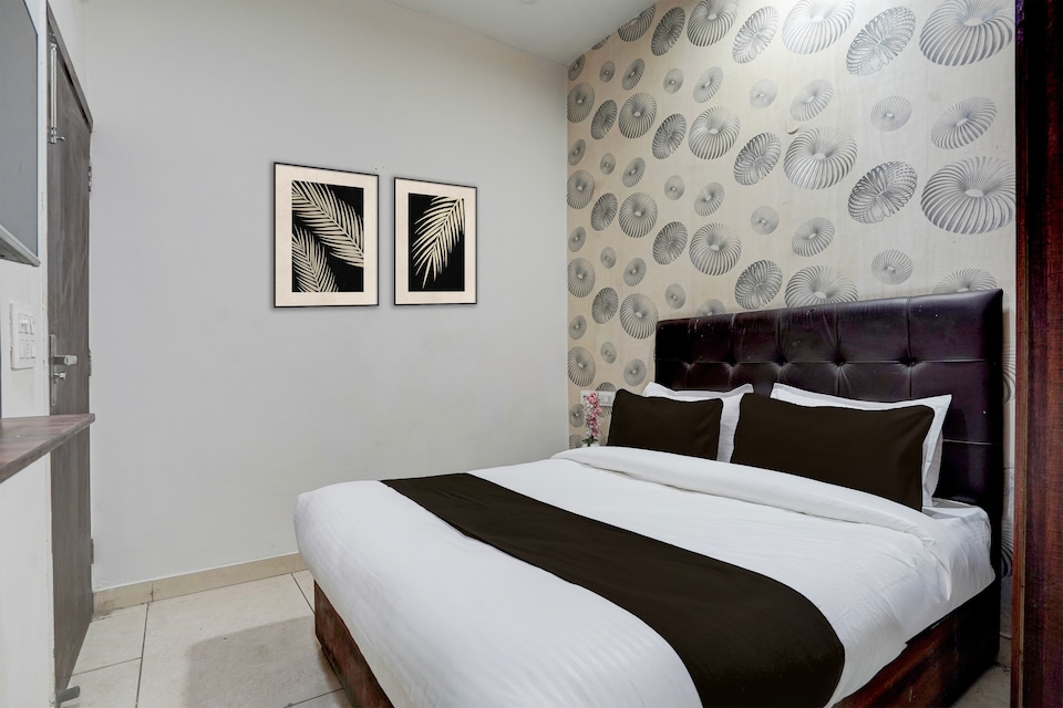 Super Collection O by OYO Patiala Road Crossway Zirakpur Formerly Lavish, Zirakpur, Zirakpur