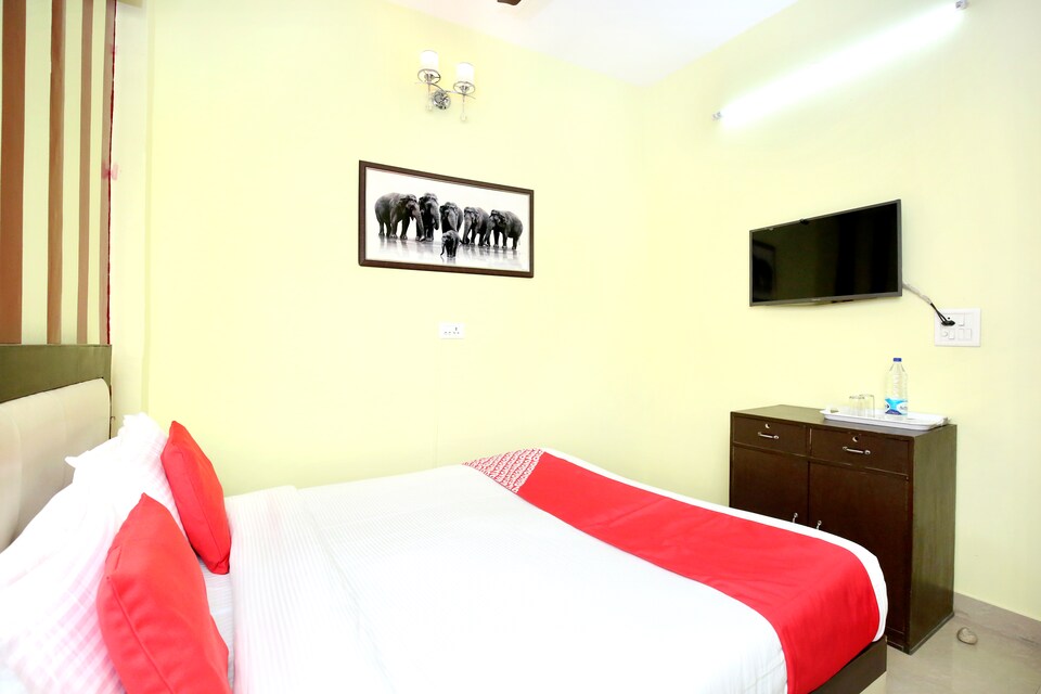 OYO 12038 Hotel Alishan, South Chandigarh, Chandigarh