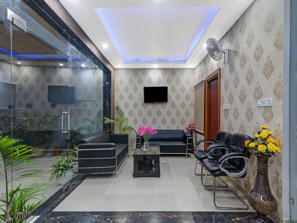 Super Townhouse Swaroop Inn, Gomti Nagar Lucknow, Lucknow