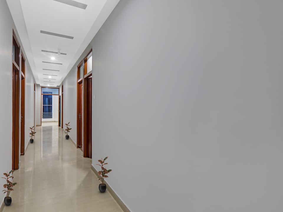 Super  Super Townhouse Swaroop Inn, Gomti Nagar Lucknow, Lucknow