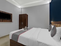 Super Townhouse swaroop inn