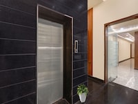  Super Townhouse Swaroop Inn