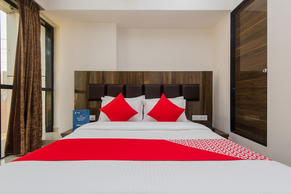 Capital O Hotel Konak Near Chhatrapati Shivaji International Airport, Mumbai International Airport, Mumbai