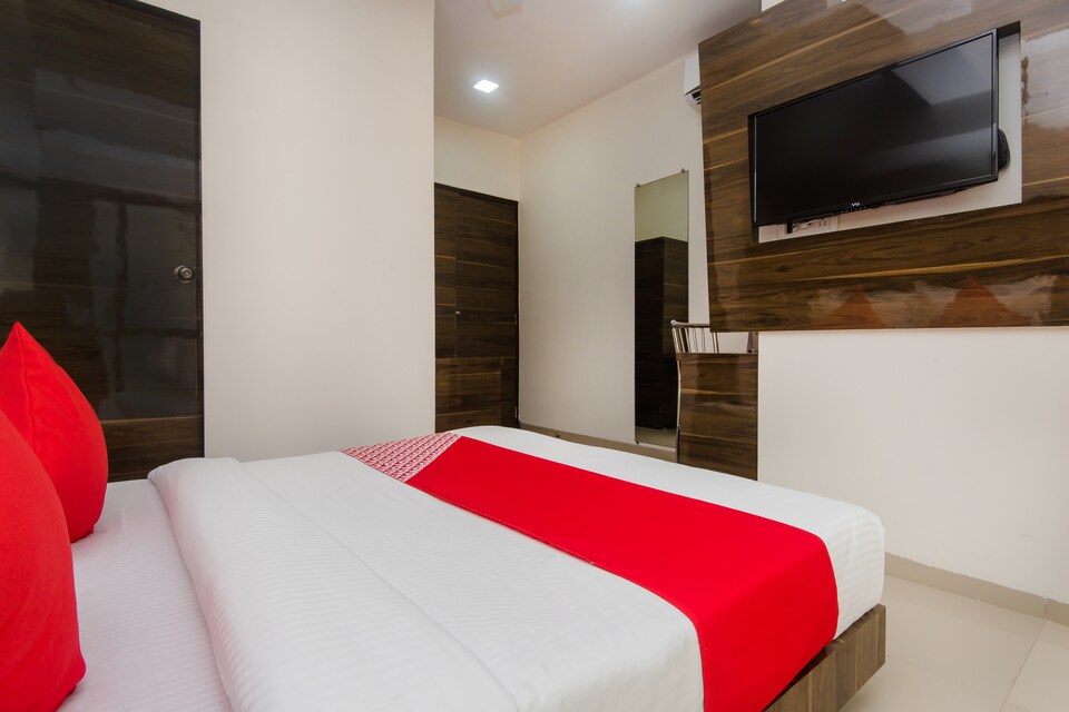 Capital O Hotel Konak Near Chhatrapati Shivaji International Airport, Mumbai International Airport, Mumbai