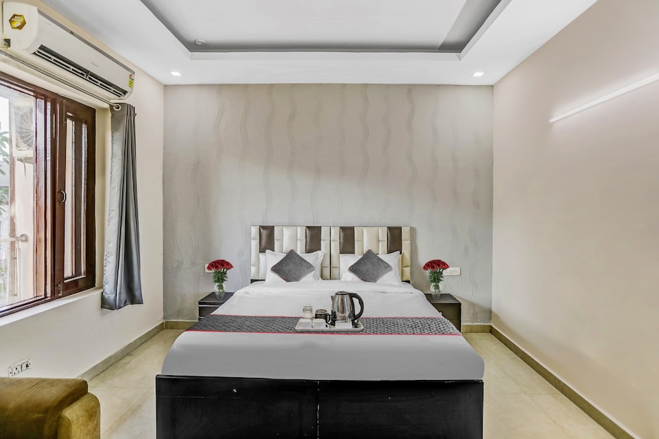 OYO Townhouse 1102 The Aroham Suites, Noida Expressway SEZ, Noida