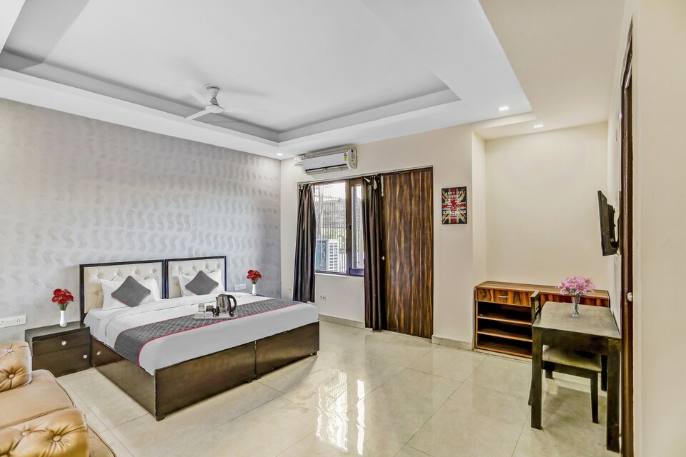 OYO Townhouse 1102 The Aroham Suites, Noida Expressway SEZ, Noida
