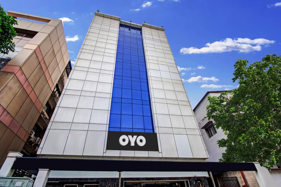 Townhouse OAK 92847 Hotel Glorious Palace Near Birla Mandir, Park Circus Kolkata, Kolkata