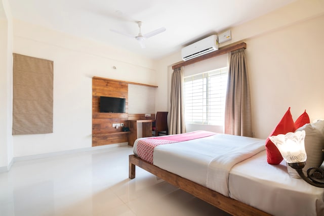 OYO Pinewood Premium Suites Near Yeshwanthpur Metro Station