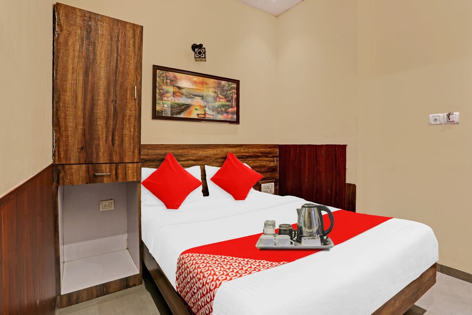 OYO Hotel Royal Square Near Chhatrapati Shivaji International Airport, Mumbai Chembur-Kurla-Ghatkopar, Mumbai