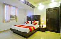 OYO Hotel Family Ties