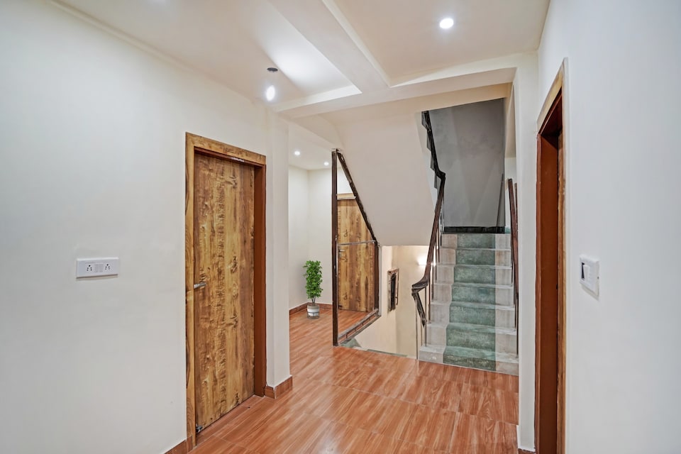 Hotel O  Kaushal, Vaishali Kaushambi Metro, गाज़ियाबाद