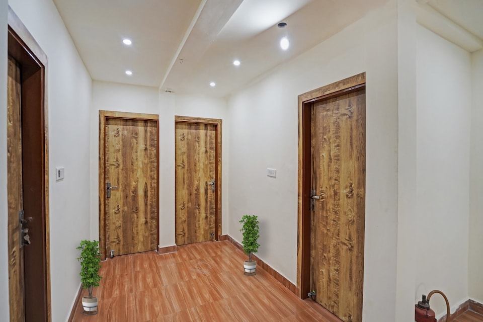 Hotel O  Kaushal, Vaishali Kaushambi Metro, गाज़ियाबाद