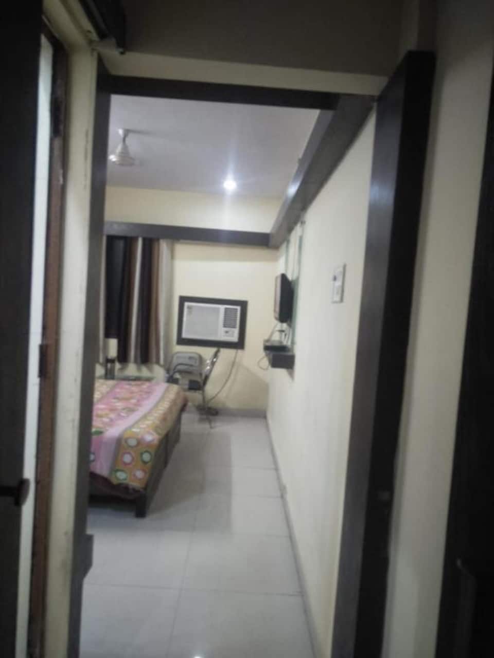 POP Hotel Samrat Lucknow, Charbagh Lucknow, Lucknow