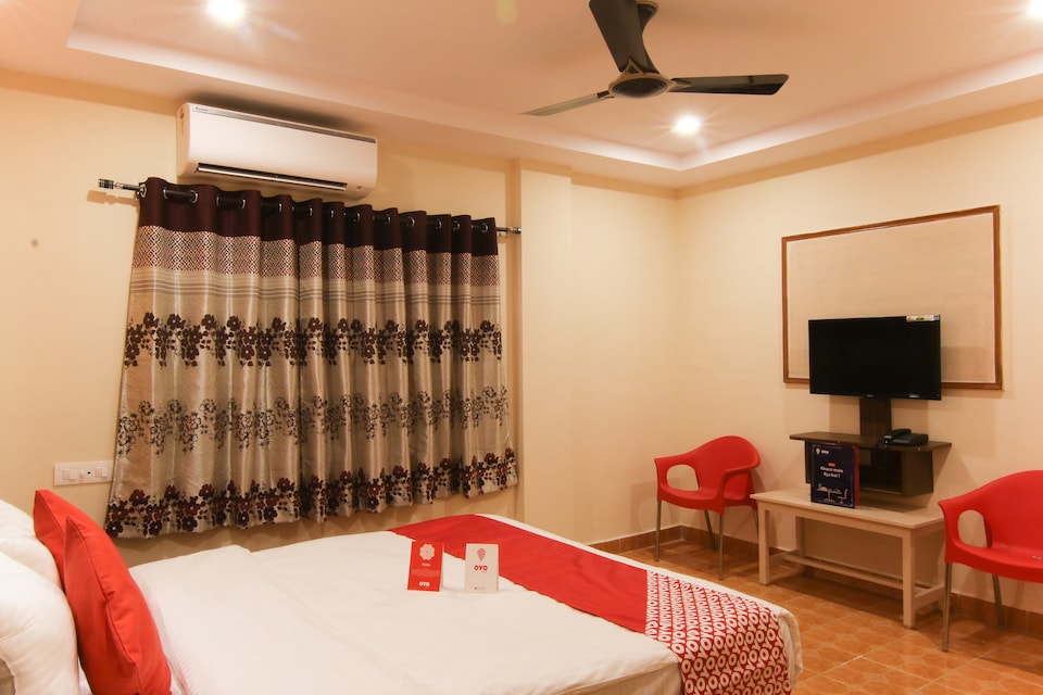 OYO 12064 Vamsi Krishna, MVP Colony Visakhapatnam-II, Visakhapatnam