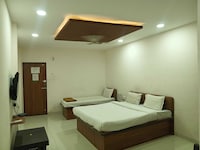 OYO 93033 Hotel Atharva Executive