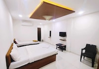 OYO 93033 Hotel Atharva Executive