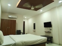 OYO 93033 Hotel Atharva Executive