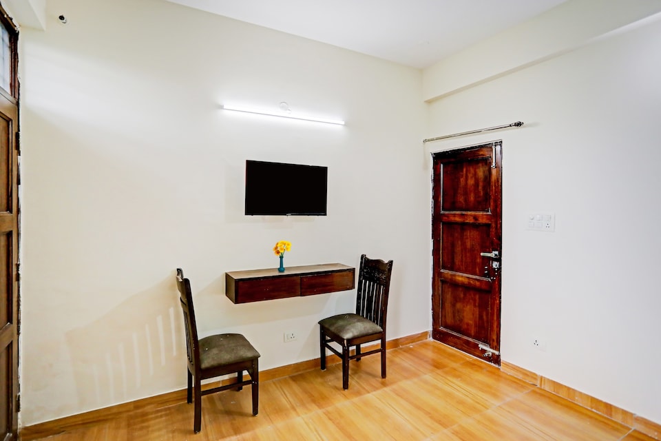 OYO Flagship Enaya Residency Near Noida Sector 83 Metro Station, Noida Expressway SEZ, Noida