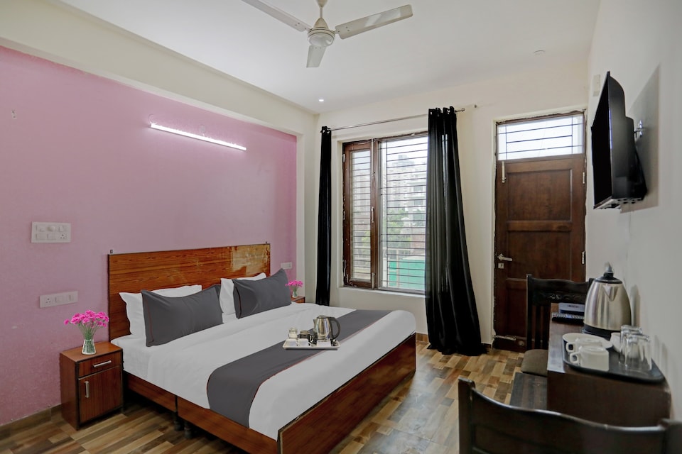 OYO Flagship Enaya Residency Near Noida Sector 83 Metro Station, Noida Expressway SEZ, Noida