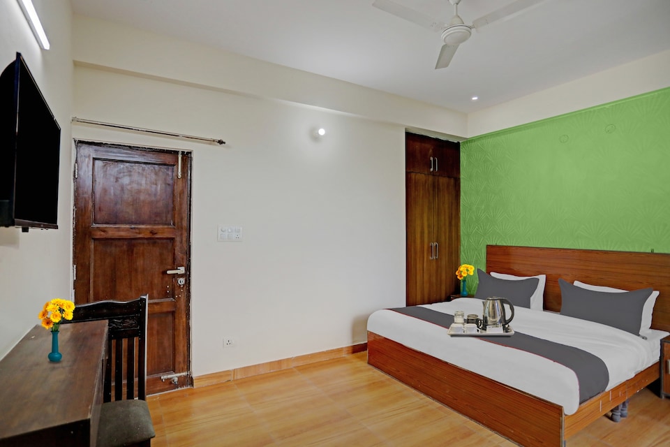 OYO Flagship Enaya Residency Near Noida Sector 83 Metro Station, Noida Expressway SEZ, Noida