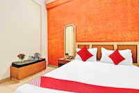 OYO Flagship 93044 Hotel Raj Dx