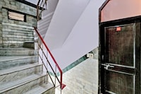 OYO Flagship 93044 Hotel Raj Dx