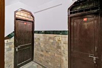 OYO Flagship 93044 Hotel Raj Dx