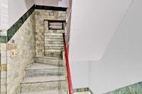 OYO Flagship 93044 Hotel Raj Dx