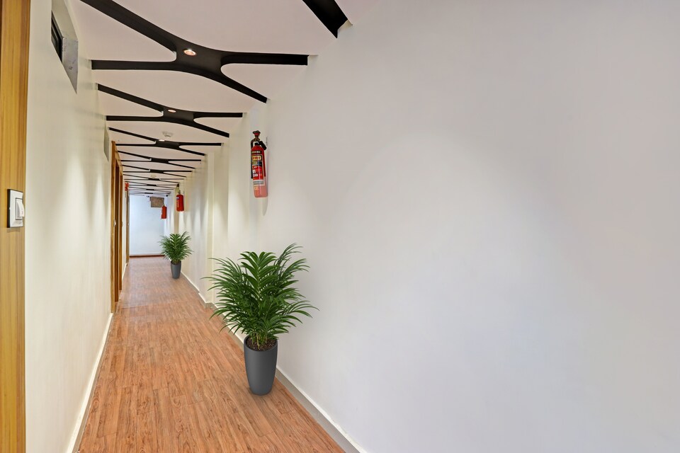 Collection O Hotel Silver Inn, SG Highway Ahmedabad, Ahmedabad