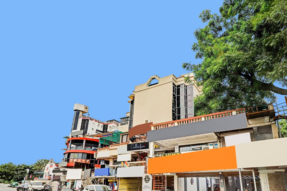 Collection O Hotel Silver Inn, SG Highway Ahmedabad, Ahmedabad